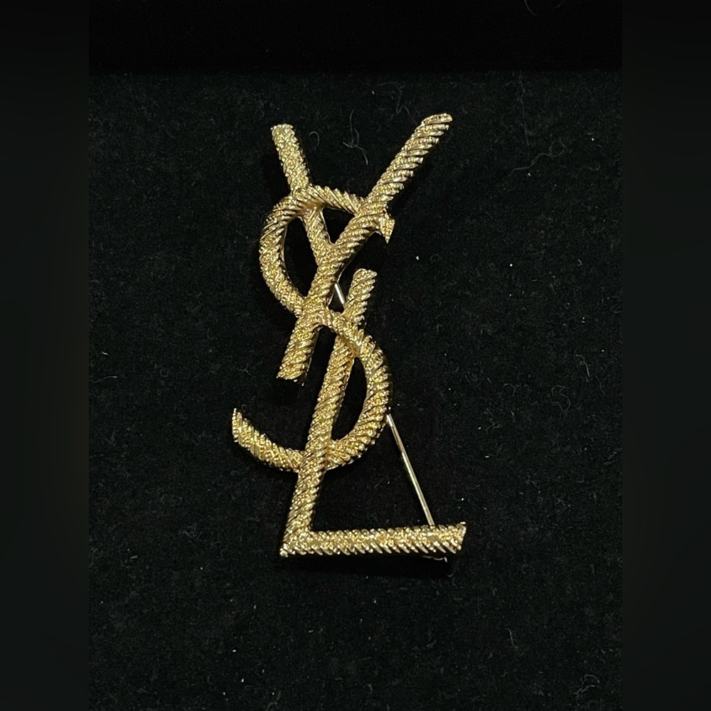 Fashion Jewelry Twisted Design Brooch - Gold